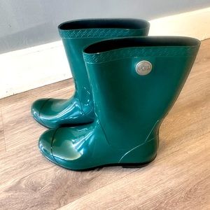 Ugg rain boots size 8-normal wear and tear but great condition